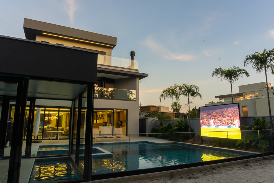 Telão de LED em residência de alto padrão